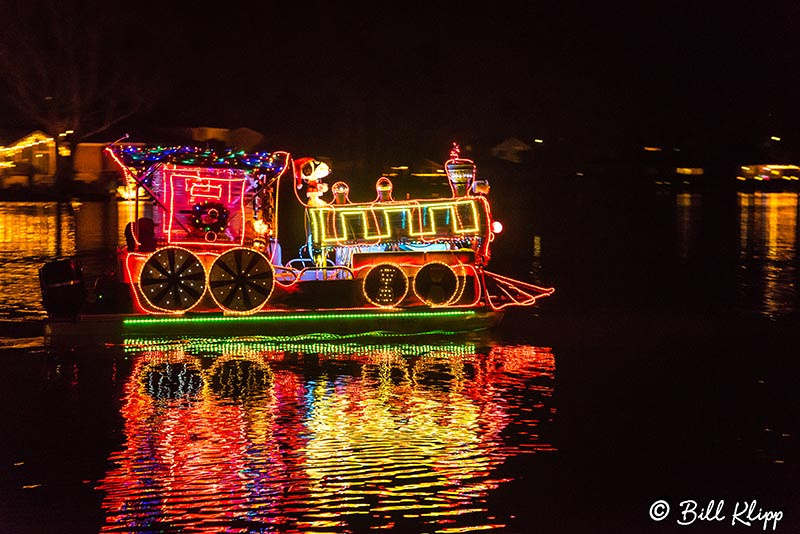 Willow Lake Lighted Boat Parade, Photos by Bill Klipp