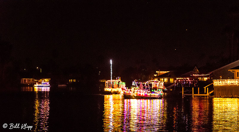 Willow Lake Lighted Boat Parade, Photos by Bill Klipp