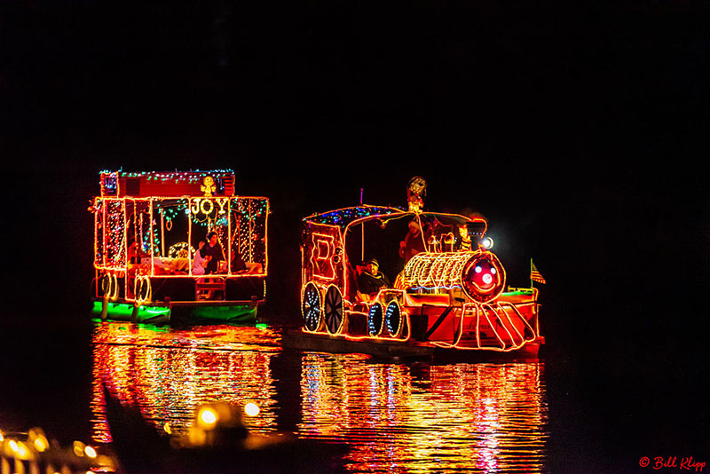 Willow Lake Lighted Boat Parade, Photos by Bill Klipp